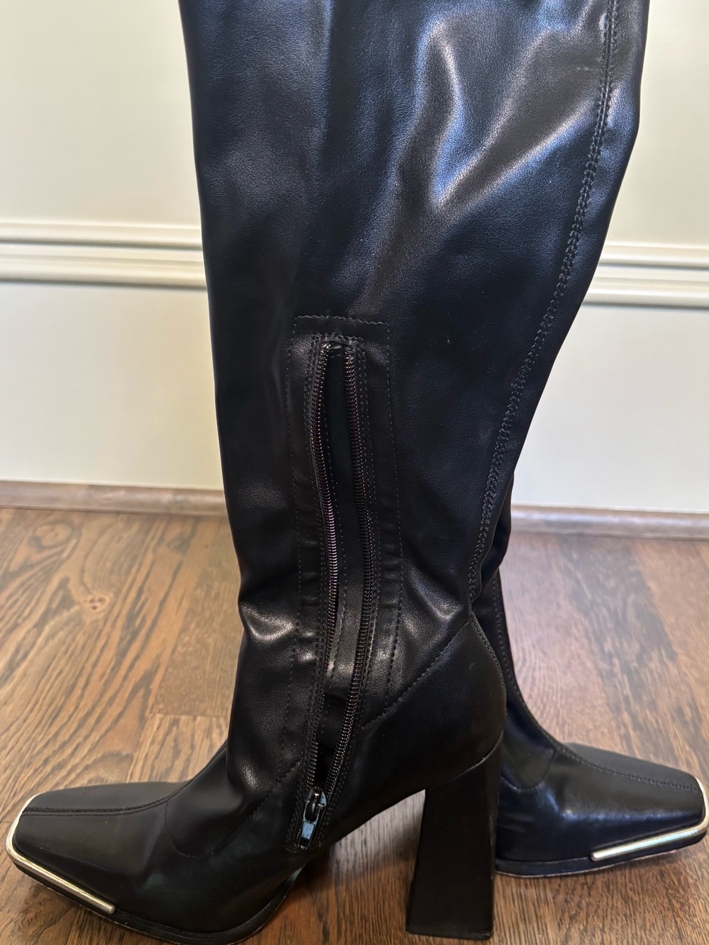 Women's Black Knee-High Block Heel Boots